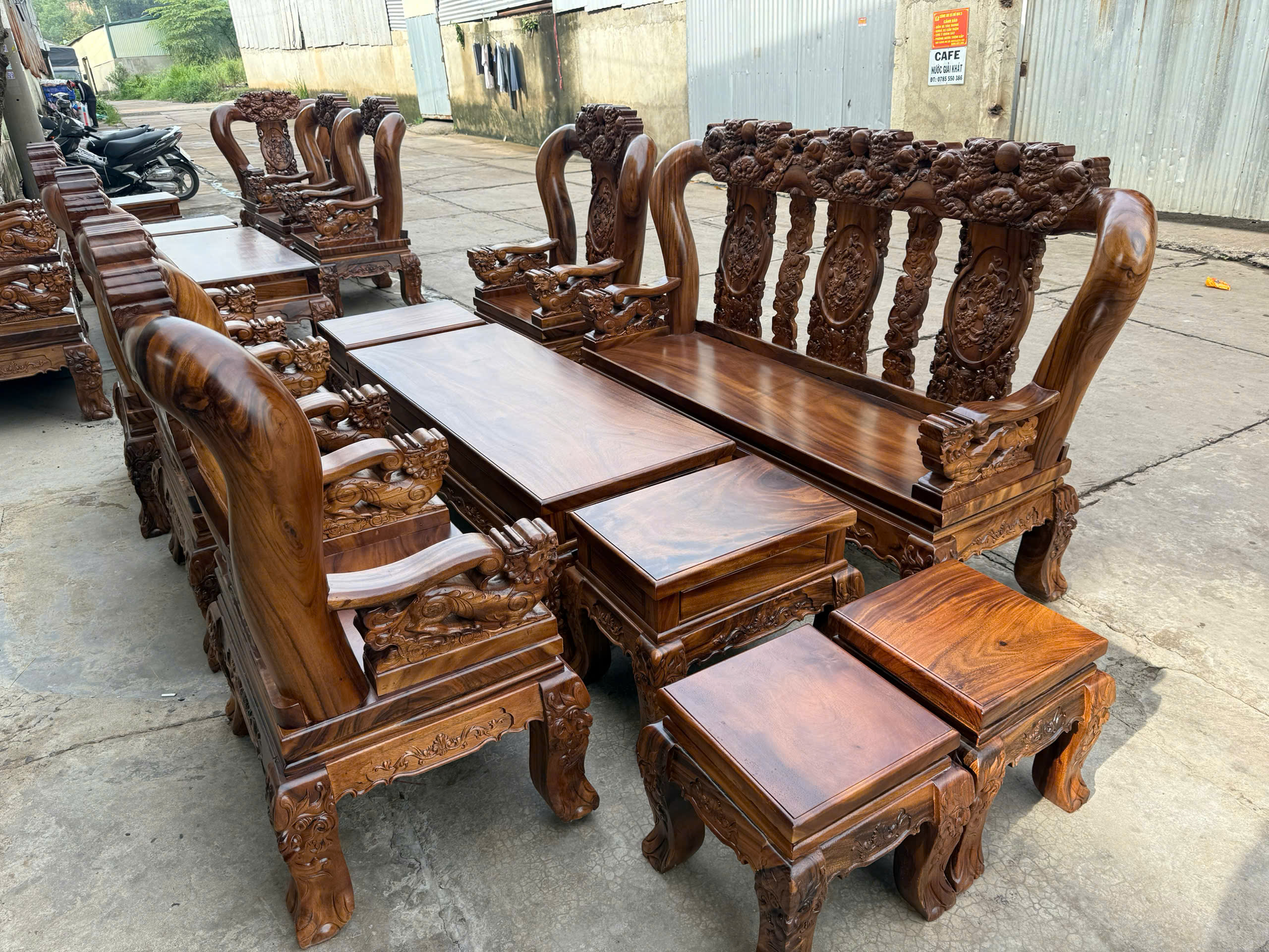BỘ BÀN GHẾ NGHÊ ĐỈNH CỘT TAY 14 GỖ LIM ĐEN 10 MÓN MĂT 5CM